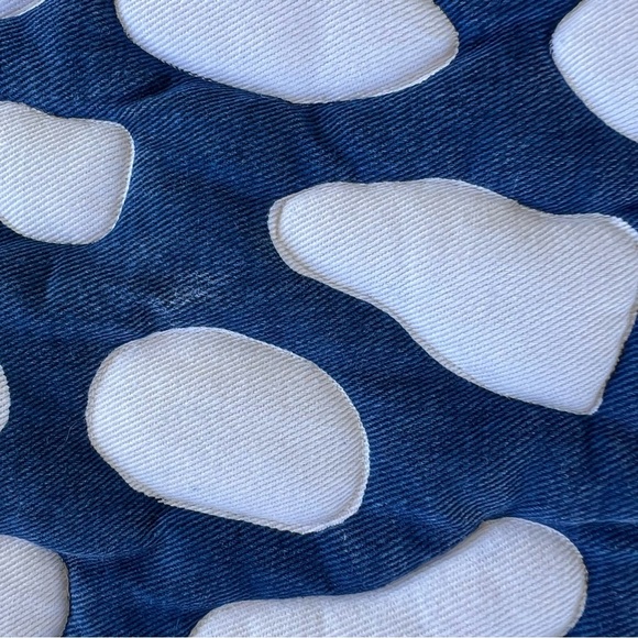 Annie Selke Pinecone Hill Pebbles Blue White Quilted Pillow Cover 22x22 GUC - Picture 10 of 10